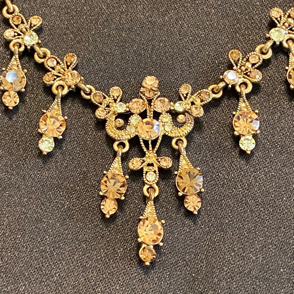 Chandelier style rhinestone necklace